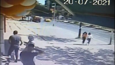 Herkes dondu kaldı!