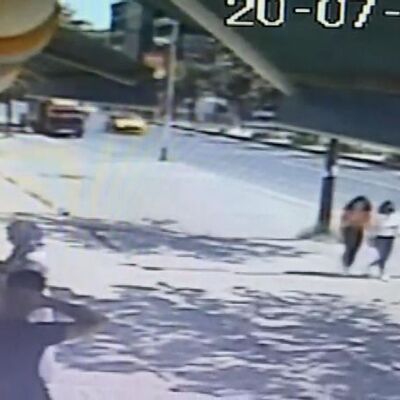 Herkes dondu kaldı!