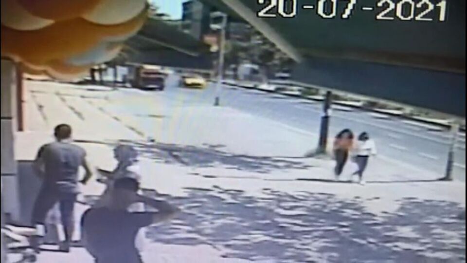 Herkes dondu kaldı!