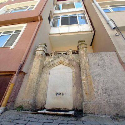 Üstü apartman, altı çeşme... 112 yıllık!