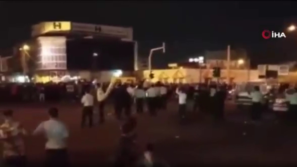 İran'da su krizi nedeniyle başlayan gösteriler devam ediyor: 4 ölü