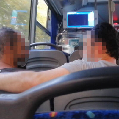 İki kardeşe sözlü taciz ve saldırı! O anlar kamerada