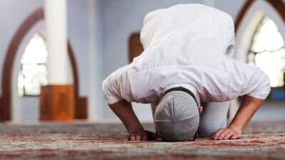 Kurban için şükür namazı kılınışı