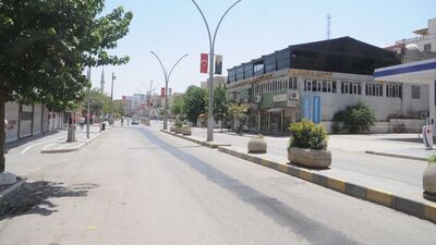 O ilçenin caddelerinde in cin top oynuyor