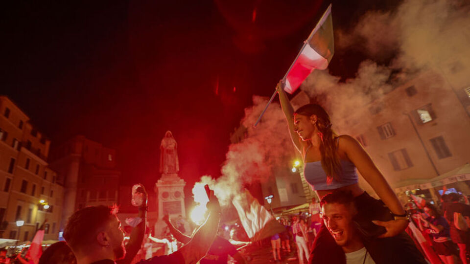 EURO 2020: İtalya'nın şampiyonluğu kutlamaları sonrası Roma'da Covid-19 vakaları 5 katına çıktı