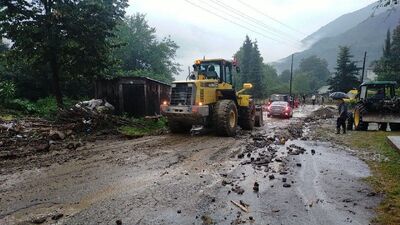Düzce'de şiddetli sağanak su baskınlarına yol açtı