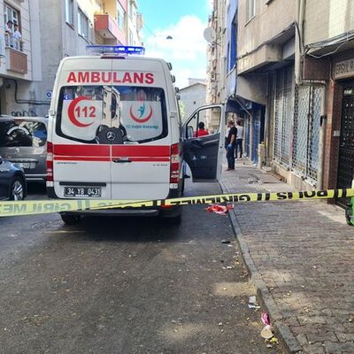 Cinnet! Baba dehşeti! Kızını boğdu, kendi bileklerini kesti, evi yaktı