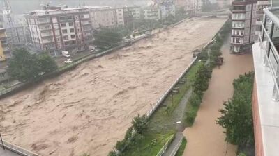 Rize ve Artvin sele teslim oldu! Dereler taştı, yollar kapandı