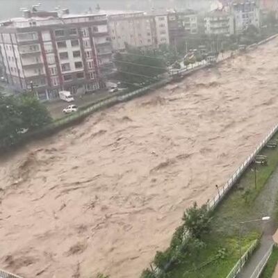 Rize ve Artvin sele teslim oldu! Dereler taştı, yollar kapandı