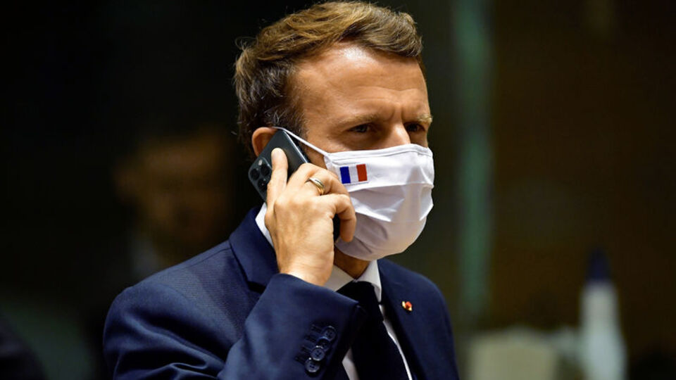 Macron cep telefonunu ve numarasını değiştirdi