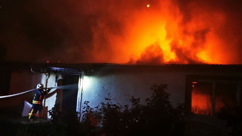 Kundakçı eski eş! Yaktı kaçtı!