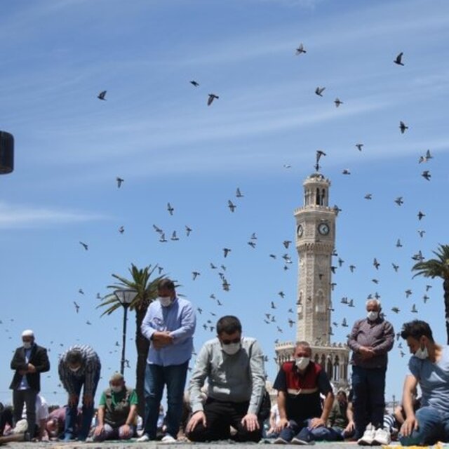 İzmir cuma namazı saati kaçta?