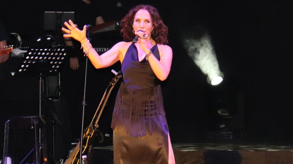 Sertab Erener'den uyarı