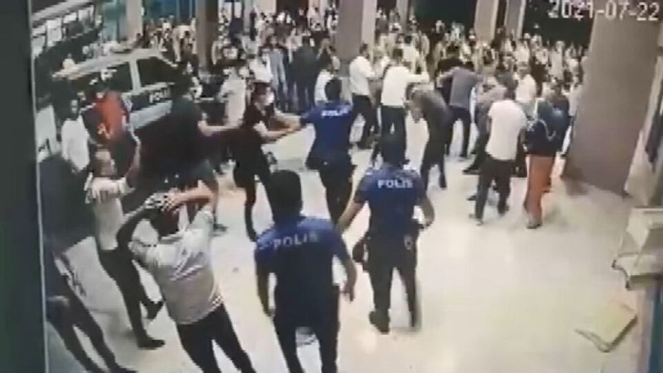 Sağlık çalışanlarına saldırı! Vefat haberini alınca...