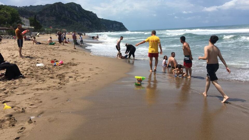 Şile'de cankurtaranlara bıçaklı saldırı!