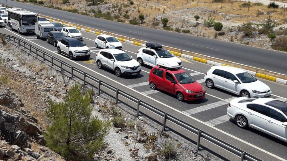 Tatilcilerin dönüş çilesi başladı