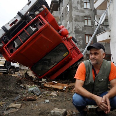 Artvin'de sel gitti, çamur kaldı! Kayıp 1 kişi aranıyor