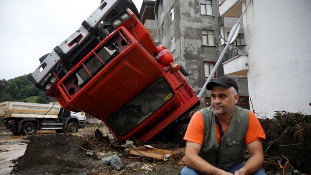 Artvin'de sel gitti, çamur kaldı! Kayıp 1 kişi aranıyor