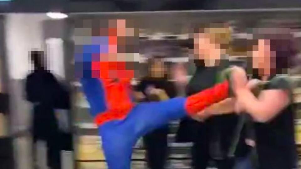 Örümcek Adam ortalığı karıştırdı!