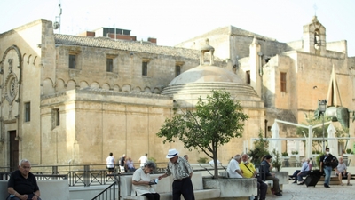 İtalya'da aşı randevularında patlama yaşandı