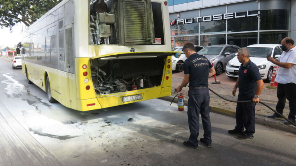 Ataşehir'de otobüsü yangını panik yarattı