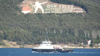 Rus askerî römorkörü Çanakkale Boğazı'ndan geçti