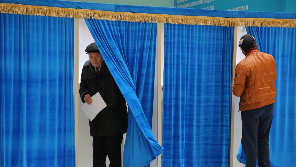 Kazakistan'da nahiye yöneticileri halk oyuyla seçilecek