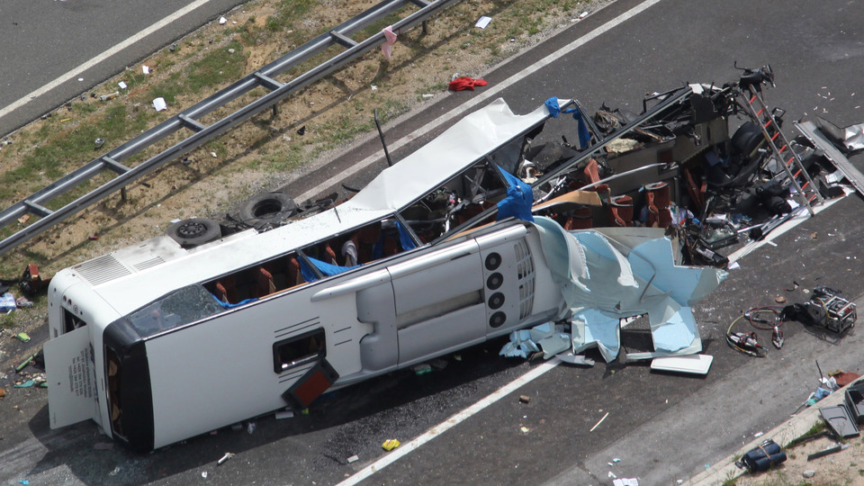 Hırvatistan'da otobüs devrildi: 10 can kaybı