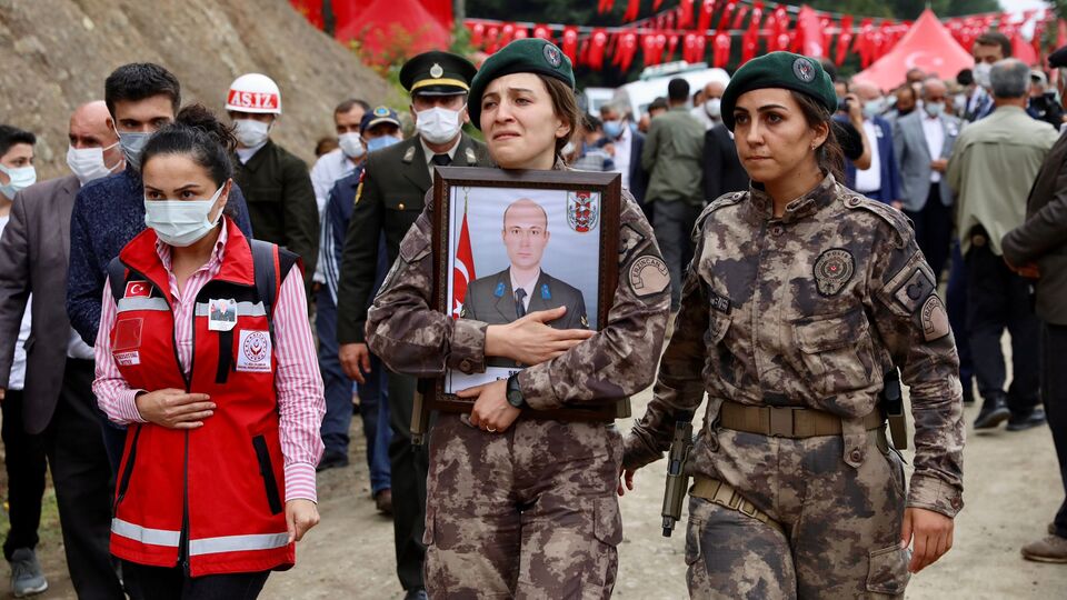 Fırat Kalkanı şehitlerine gözyaşlarıyla veda