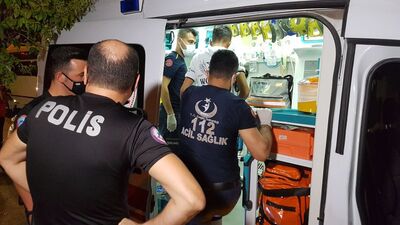 'Ayağını üst üste atma' kavgası: 2 yaralı