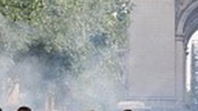 Avrupa ve Avustralya'da aşı ve koronavirüs önlemleri karşıtları protesto gösterileri düzenledi