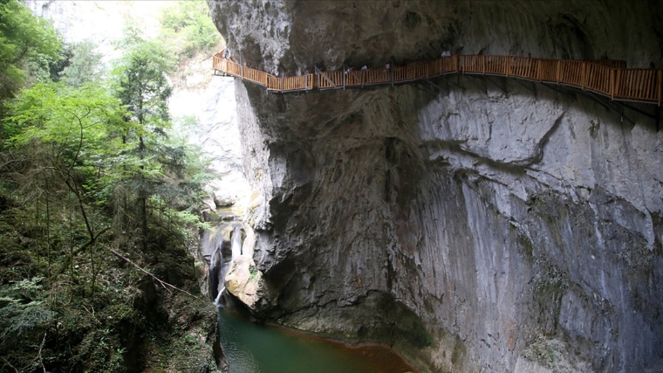12 kilometre yürümeyen buradan çıkamıyor