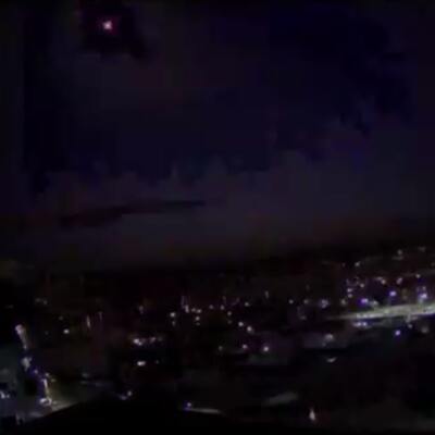 Atmosfere giren meteor geceyi gündüze çevirdi!