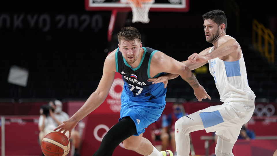 Tokyo'da Doncic'ten tarihi performans