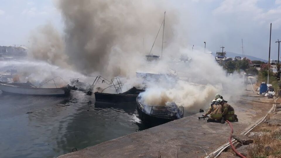 Maltepe'de 8 tekne yandı!