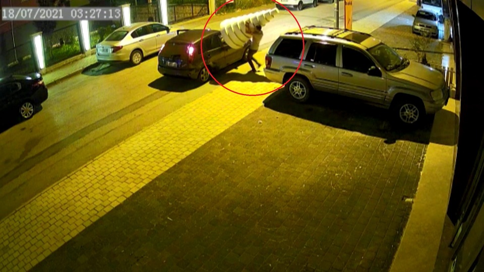 10 katlı maket pastayı çaldılar!