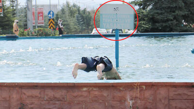 220 voltluk elektrik sisteminin olduğu havuzda yüzüyorlar