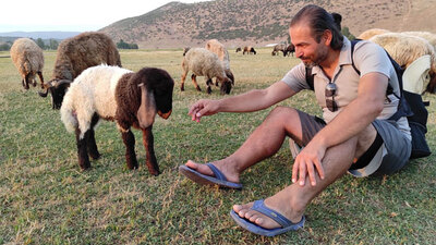 Yürüyerek 76 şehir gezdi! Hakkari'ye ulaştı