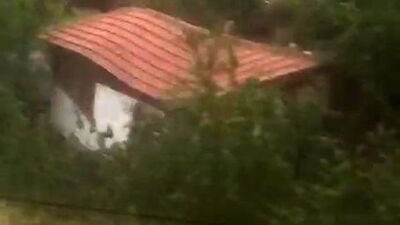 Amasya'da sel bir evi böyle yıktı