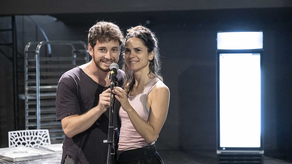 Atina'da sahneye çıktı