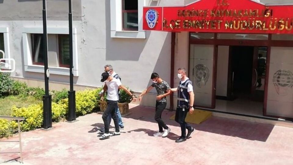 Sadaka kutusu hırsızları yakalandı