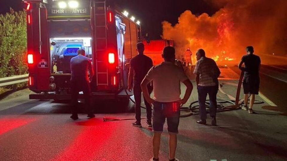 Devrilen TIR'da yanarak can verdi