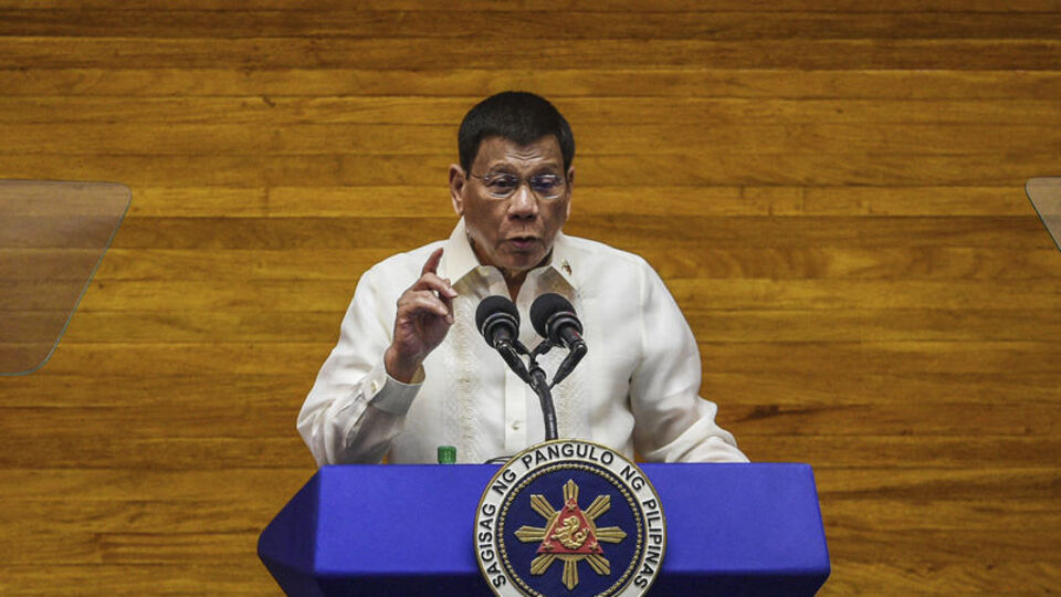 Duterte'den sert tehdit: Sizi öldüreceğim!