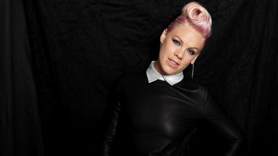 Sporcuların kıyafetlerine cinsiyetçi müdahaleye Pink'ten tepki