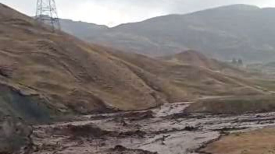Hakkari- Van yolu heyelan nedeniyle kapandı