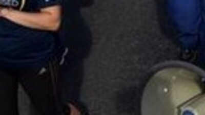 İngiltere'de sağlık çalışanları Kovid-19 ekipman eksikliğini protesto etti