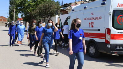 Sağlık ekiplerinin evlerde "çat kapı" aşı mesaisi