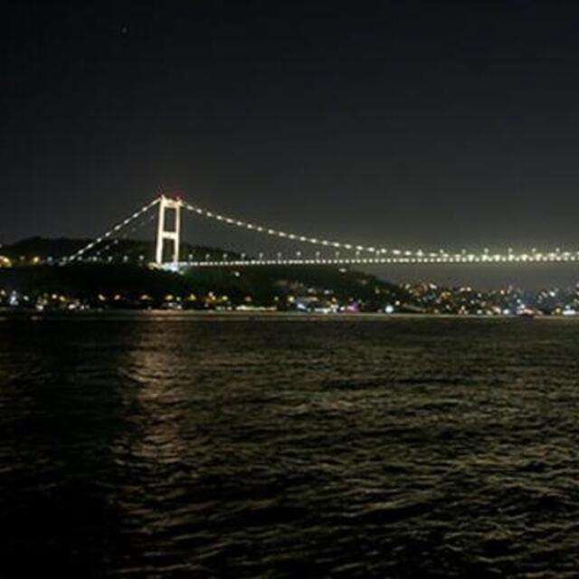 İstanbul'un simge noktaları, Dünya Hepatit Günü için ışıklandırıldı