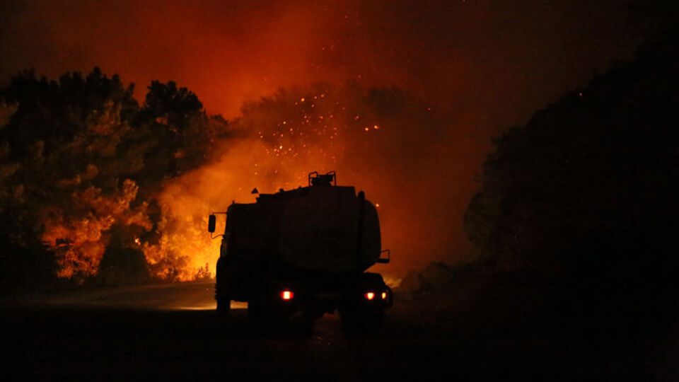 21 ilde çıkan 63 yangının 42'si kontrol altına alındı