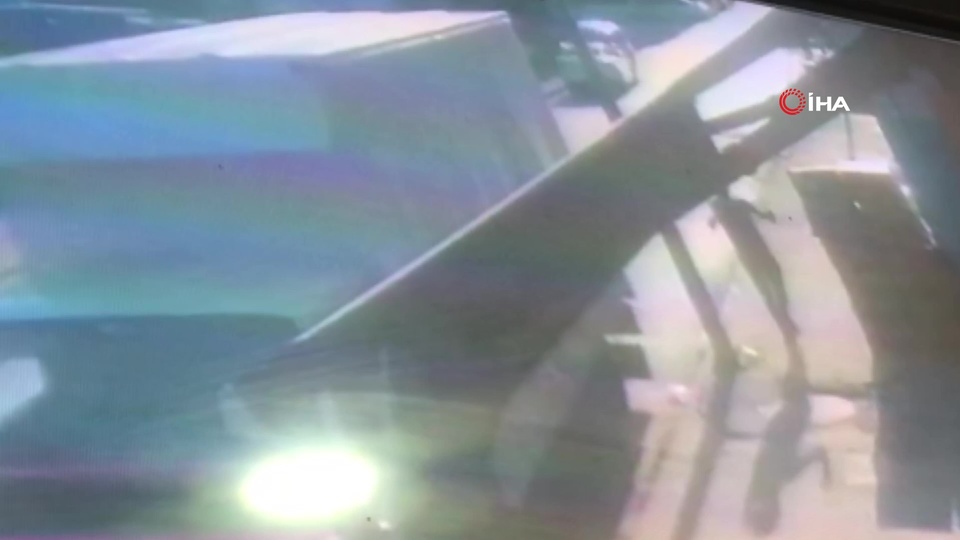 Arkadaşına sokakta kurşun yağdırdı